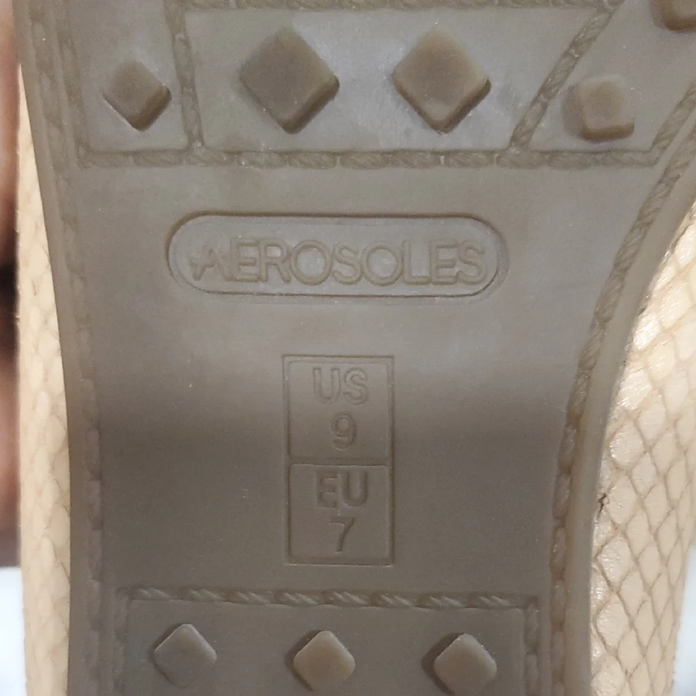 AEROSOLES Beige Textured Moccasins for Women - Picture 8 of 10